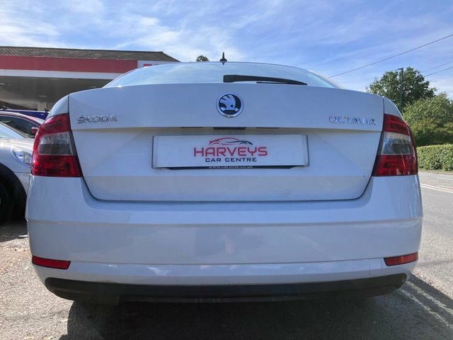Skoda Octavia 1.0 Tsi Gpf Se Technology Hatchback Man White #4