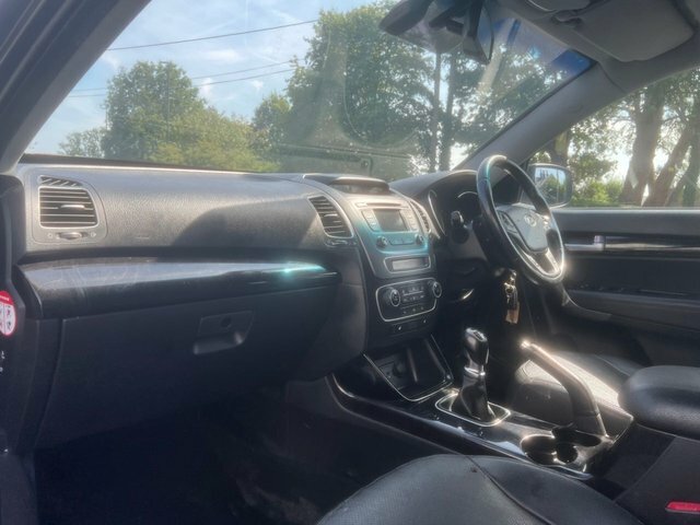 Kia Sorento Suv White #12