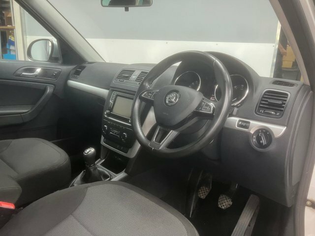 Skoda Yeti 1.2L Se L Green #11