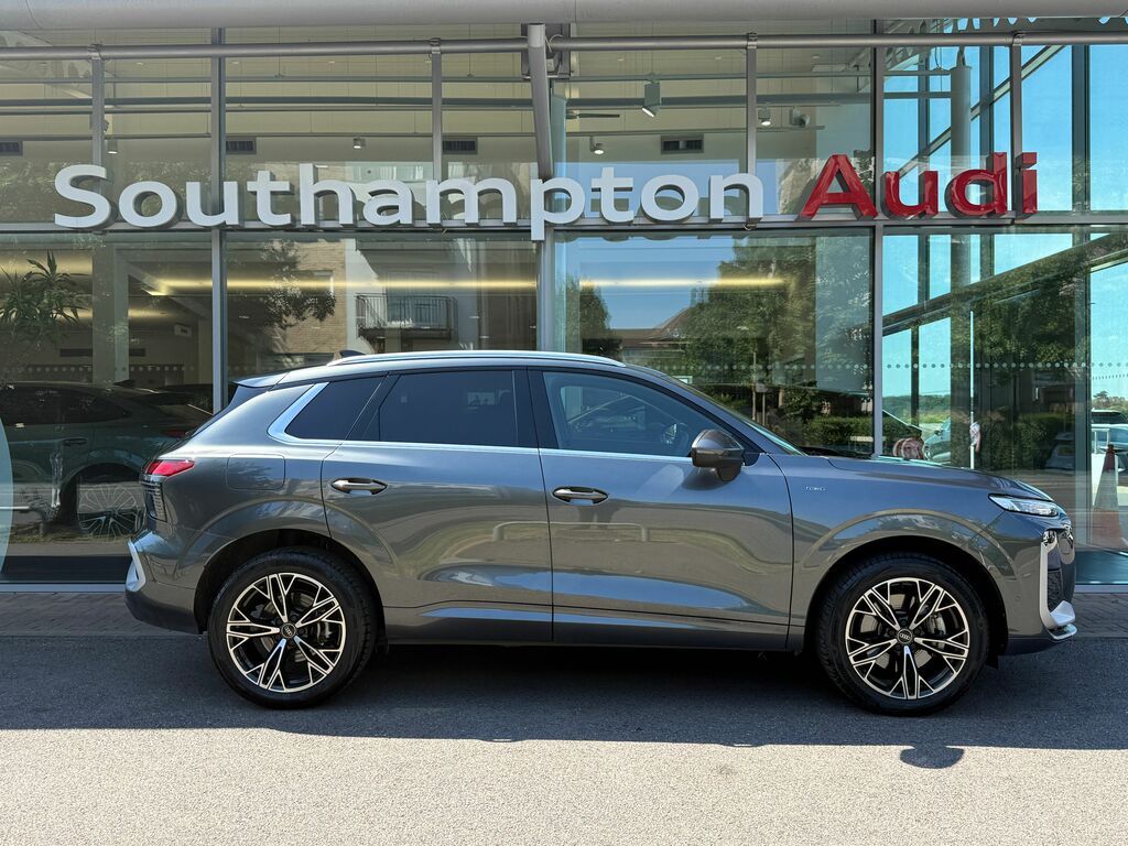 Audi Q3 S Line HF75OWJ Black #2