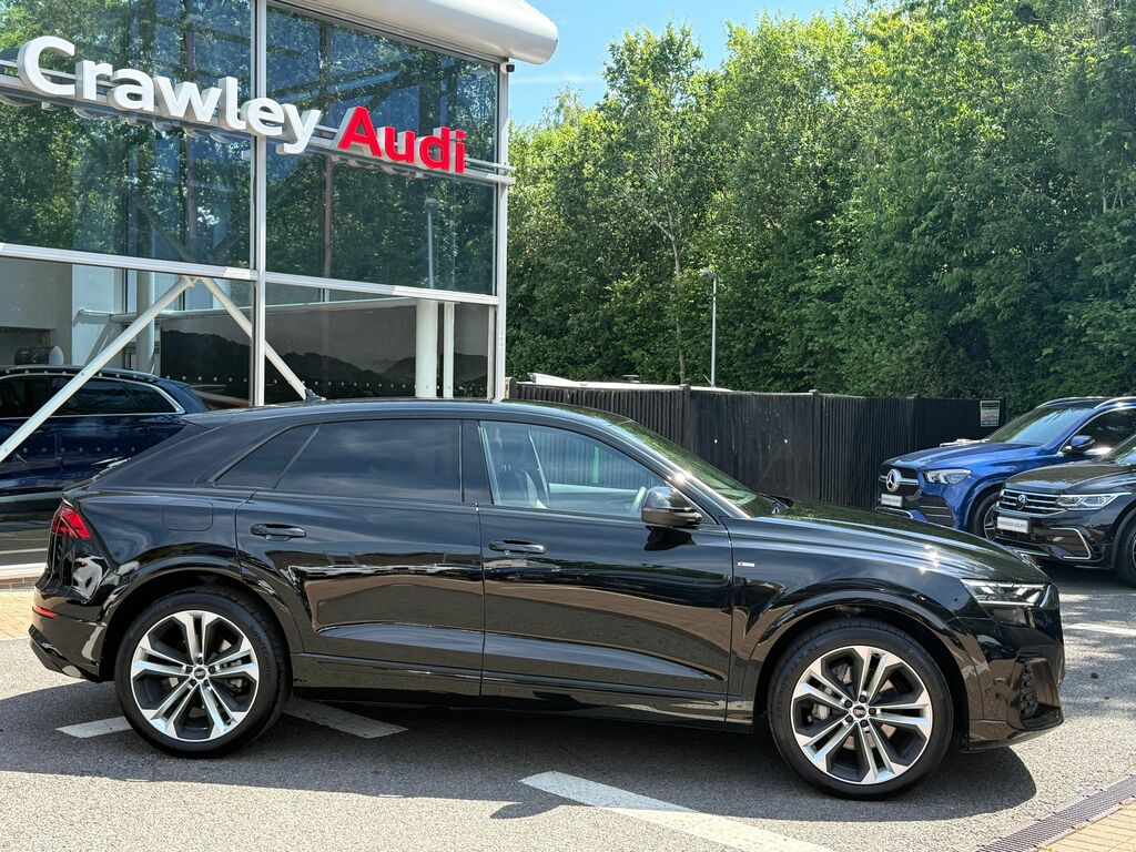 Audi Q8 Black Edition Black #2