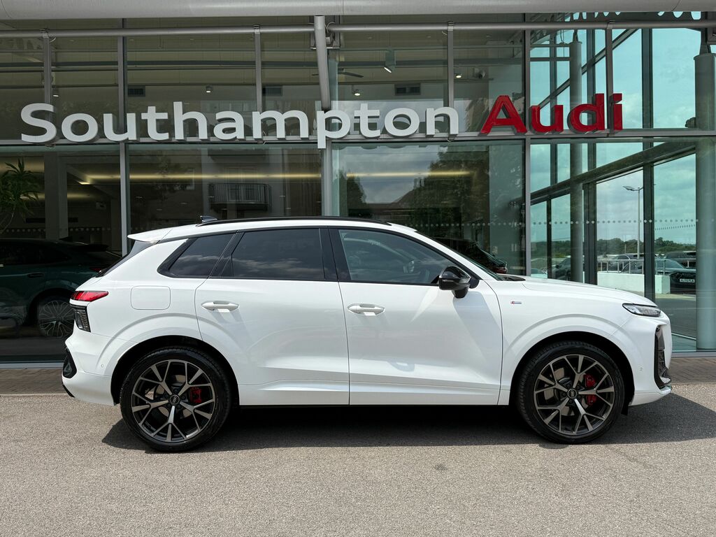 Audi Q3 Edition 1 HG75VXB Black #4