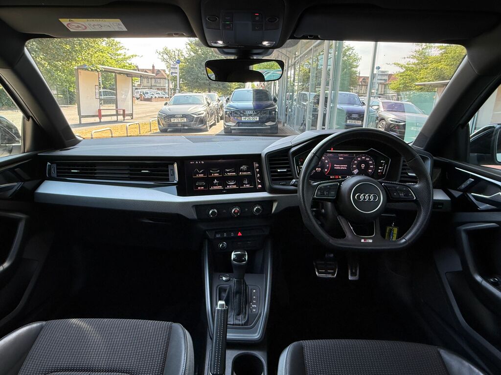 Audi A1 Black Edition RE72FWN Black #3