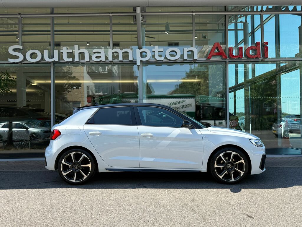 Audi A1 Black Edition RE72FWN Black #2