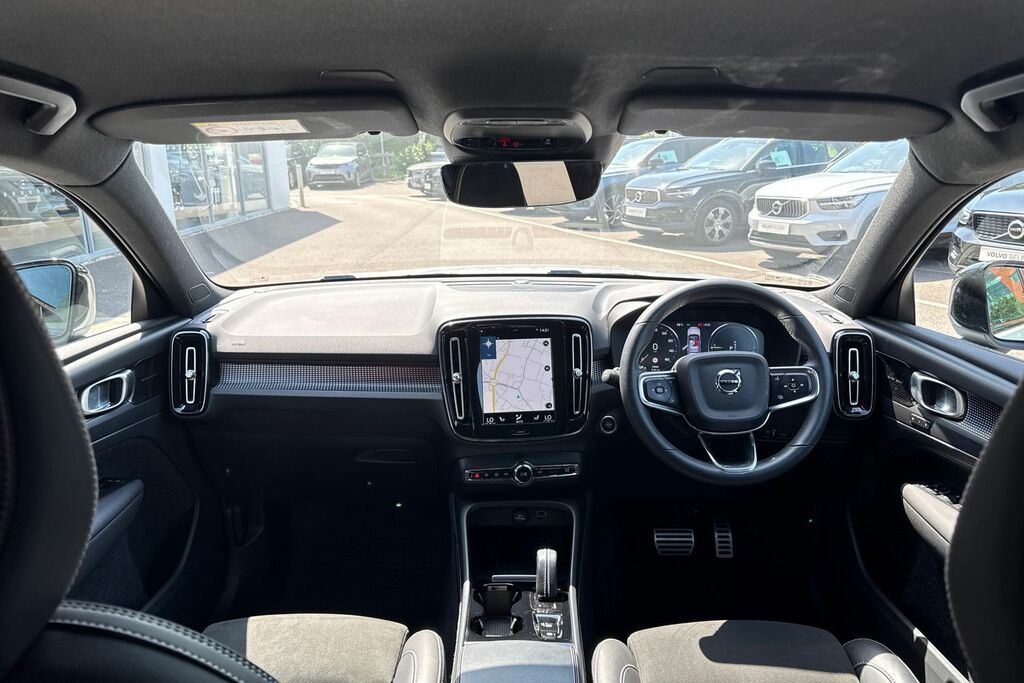 Volvo XC40 R Design Pro Black #3