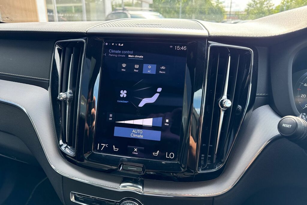 Volvo XC60 Momentum, B4 Mild Hybrid Rear Camera , Heated Se Red #41
