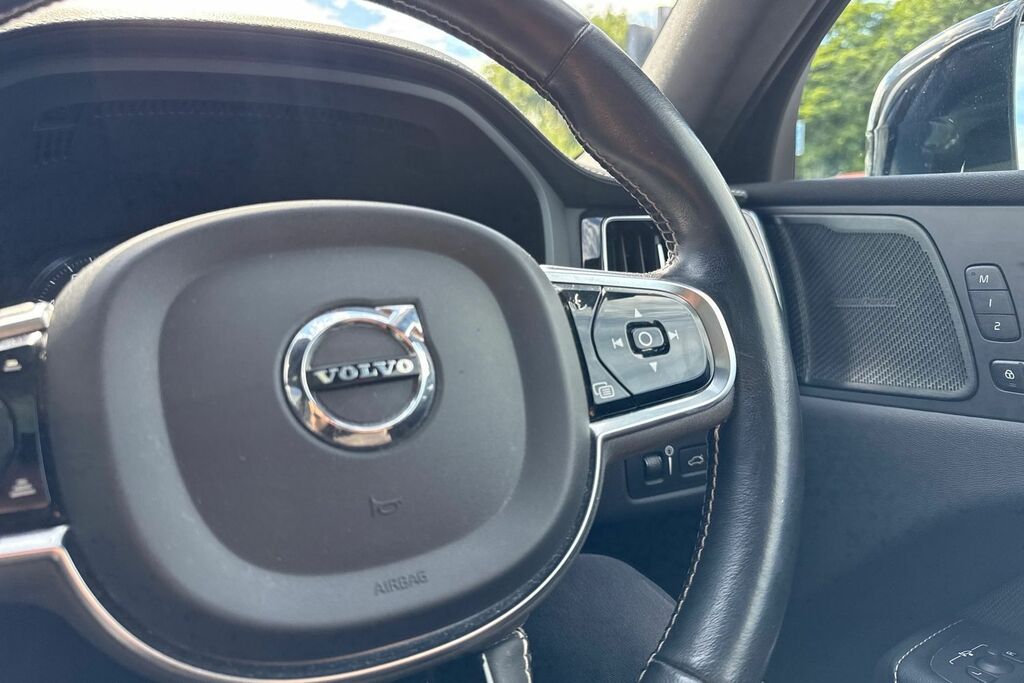 Volvo XC60 Momentum, B4 Mild Hybrid Rear Camera , Heated Se Red #39