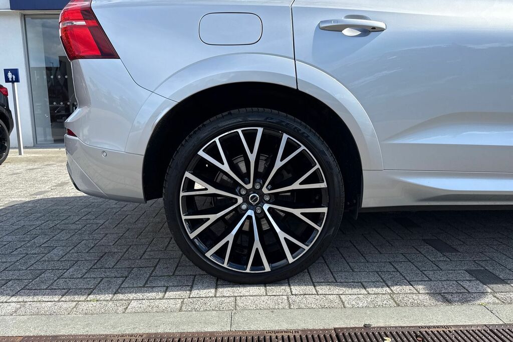 Volvo XC60 Momentum, B4 Mild Hybrid Rear Camera , Heated Se Red #13