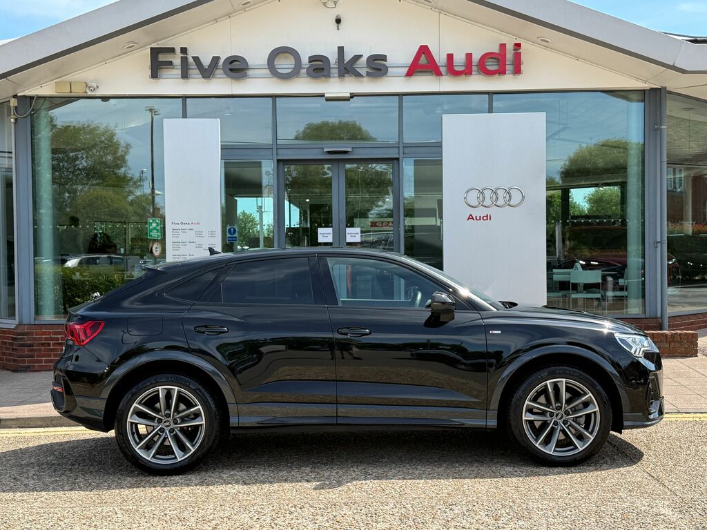 Audi Q3 Black Edition YF73ULU Black #2