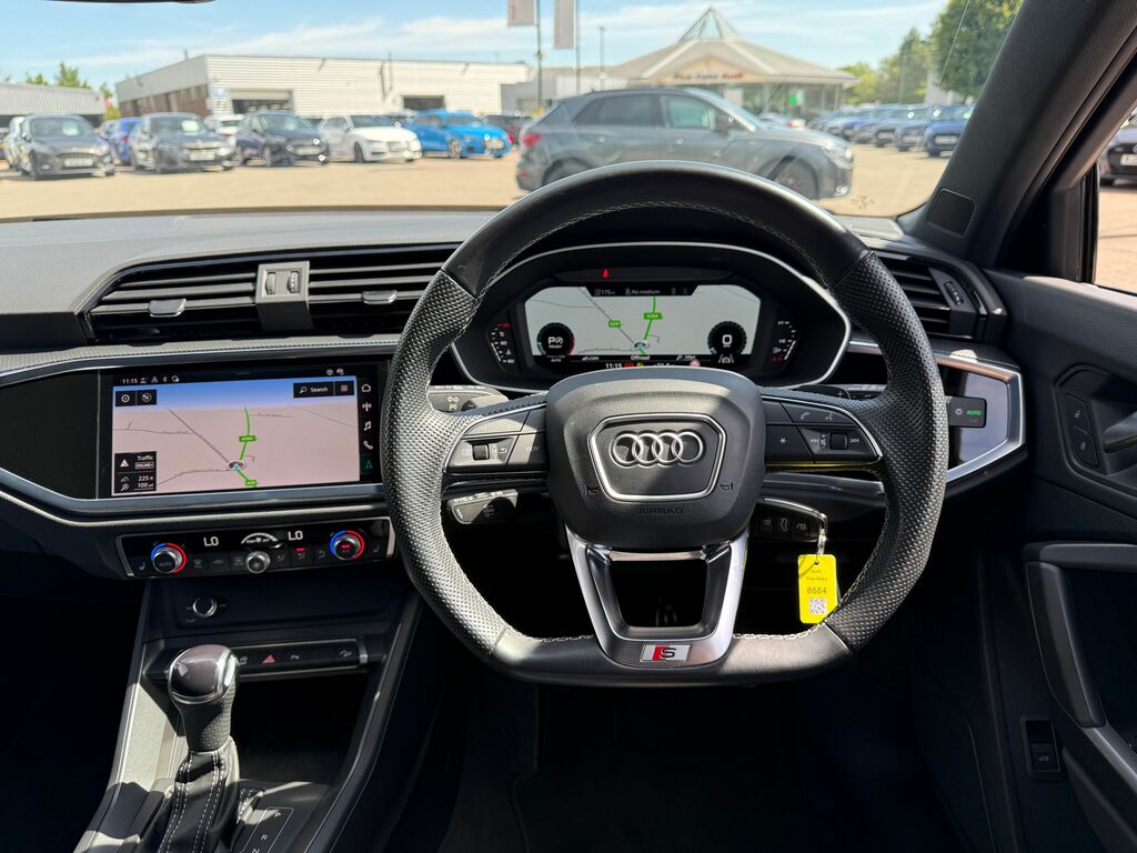Audi Q3 Black Edition YF73ULU Black #6