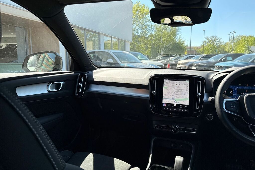 Volvo XC40 B3 P Ultra Dark Sunroof, Harmankardon Sound, 3 Silver #32