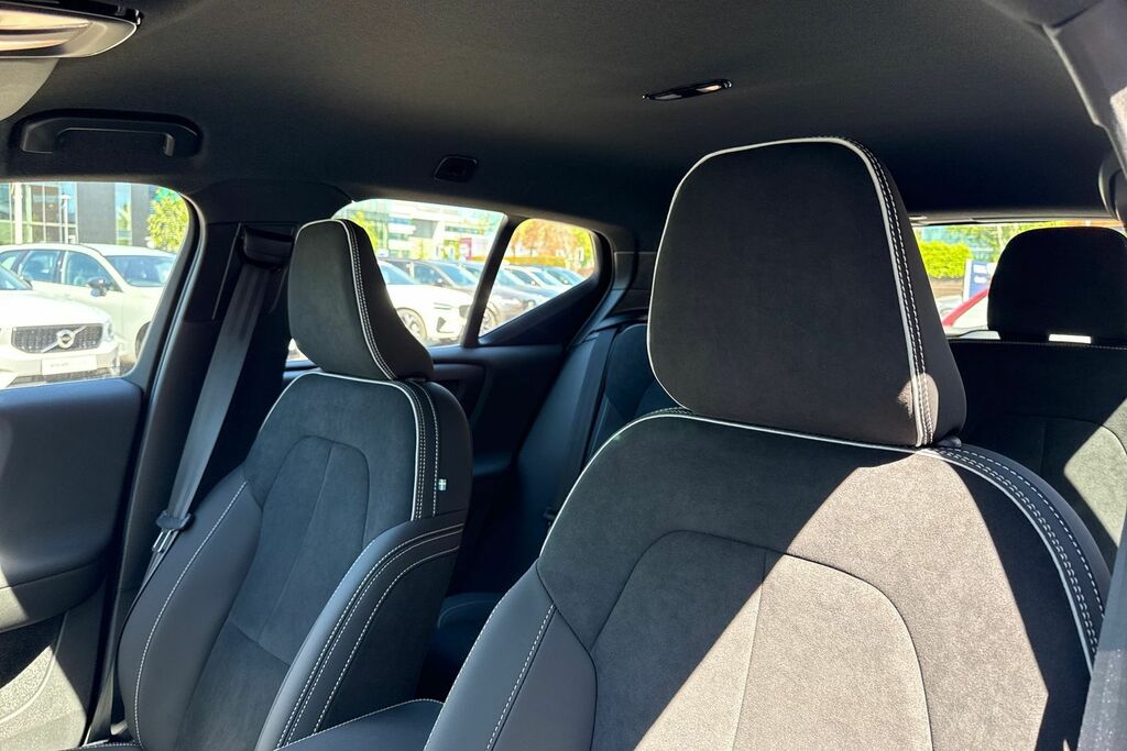 Volvo XC40 B3 P Ultra Dark Sunroof, Harmankardon Sound, 3 Silver #29