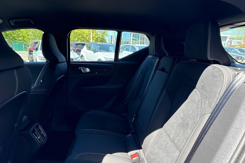 Volvo XC40 B3 P Ultra Dark Sunroof, Harmankardon Sound, 3 Silver #30