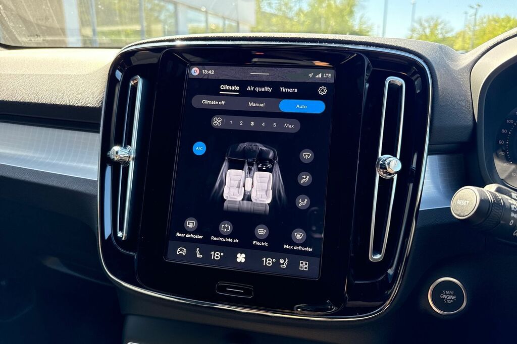 Volvo XC40 B3 P Ultra Dark Sunroof, Harmankardon Sound, 3 Silver #38