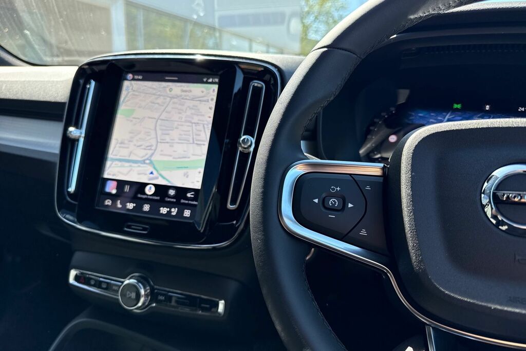 Volvo XC40 B3 P Ultra Dark Sunroof, Harmankardon Sound, 3 Silver #36