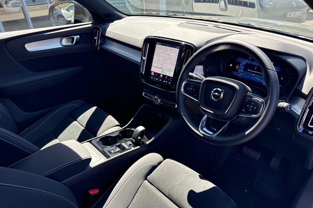 Volvo XC40 B3 P Ultra Dark Sunroof, Harmankardon Sound, 3 Silver #25