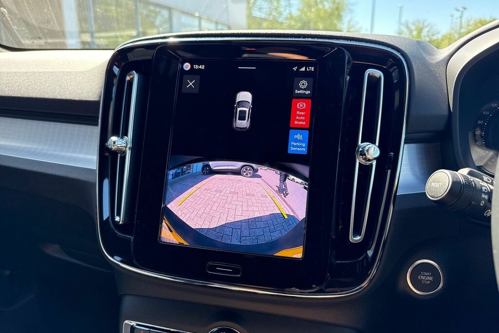 Volvo XC40 Plus Black #4