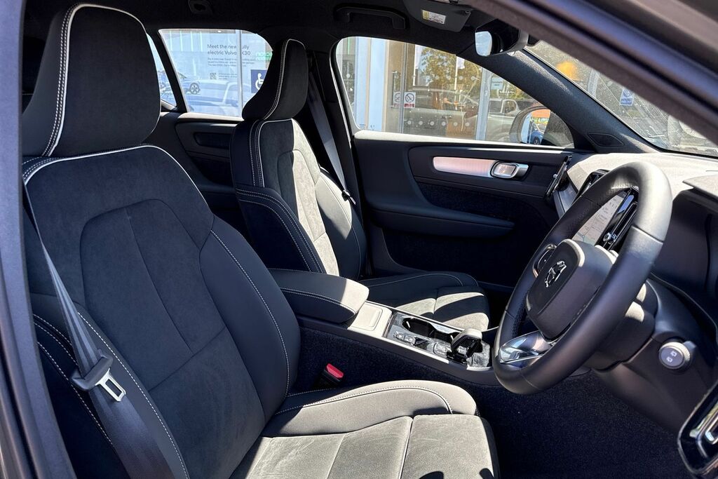 Volvo XC40 B3 P Ultra Dark Sunroof, Harmankardon Sound, 3 Silver #26