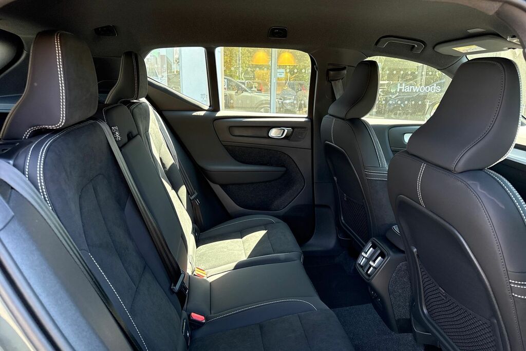 Volvo XC40 B3 P Ultra Dark Sunroof, Harmankardon Sound, 3 Silver #22