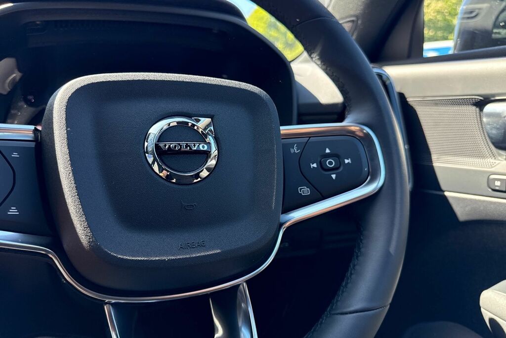 Volvo XC40 B3 P Ultra Dark Sunroof, Harmankardon Sound, 3 Silver #37