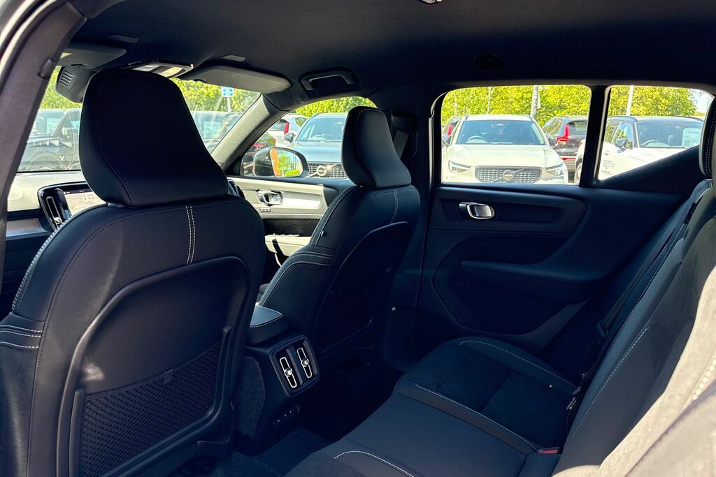 Volvo XC40 B3 P Ultra Dark Sunroof, Harmankardon Sound, 3 Silver #31
