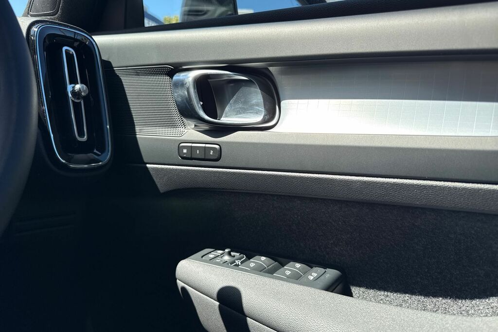 Volvo XC40 B3 P Ultra Dark Sunroof, Harmankardon Sound, 3 Silver #41