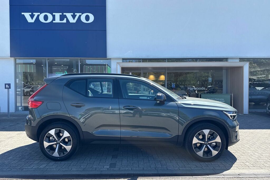 Volvo XC40 Plus Black #2
