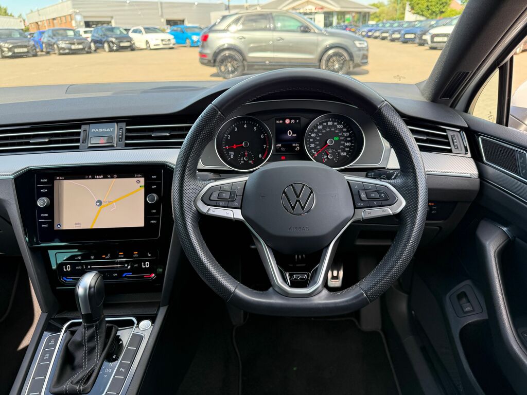 Volkswagen Passat R-line Black #6
