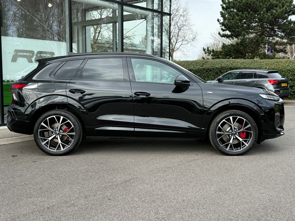 Audi Q3 Edition 1 Black #2