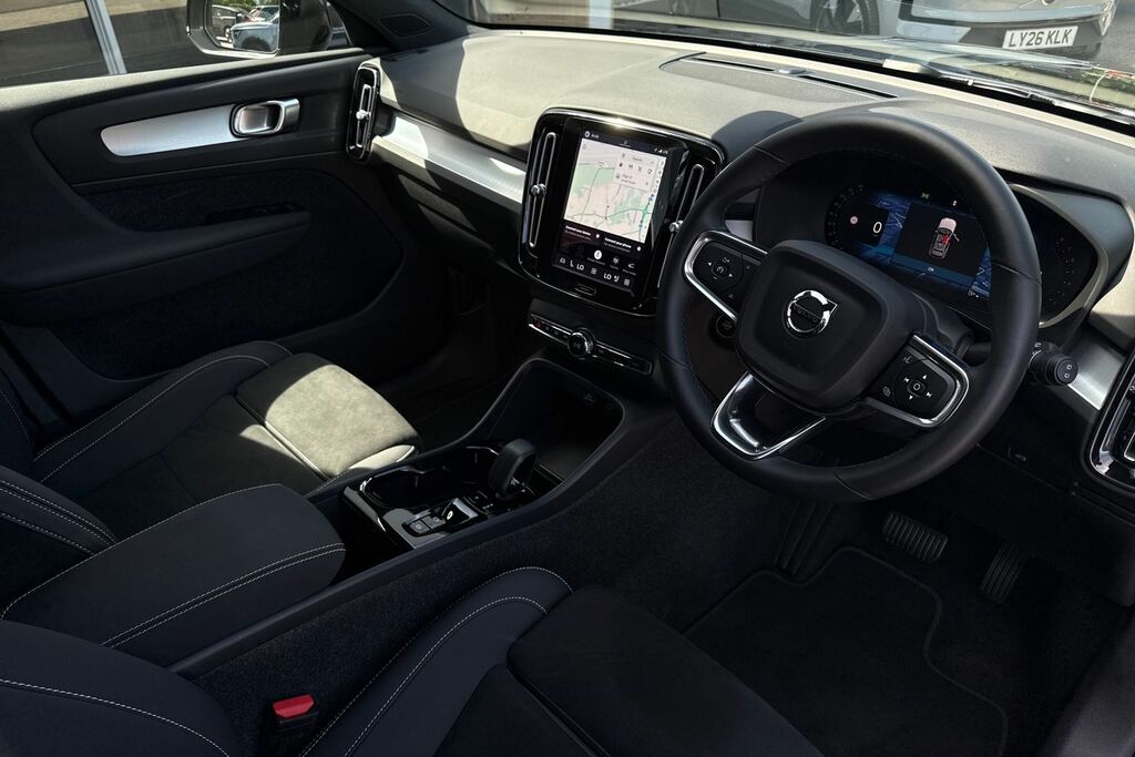 Volvo XC40 Plus Black #5