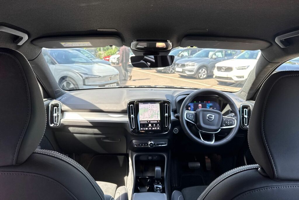 Volvo XC40 Plus Black #2