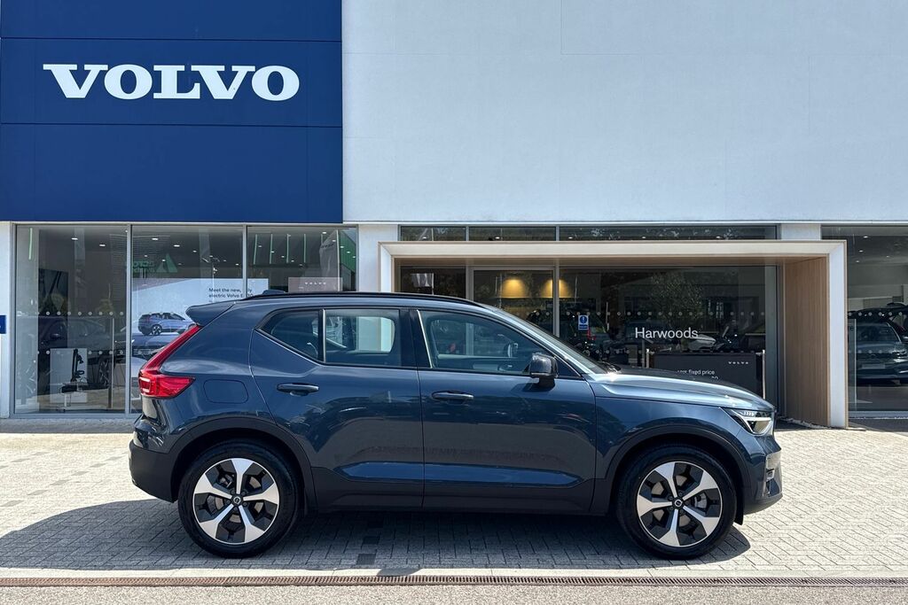 Volvo XC40 Plus Blue