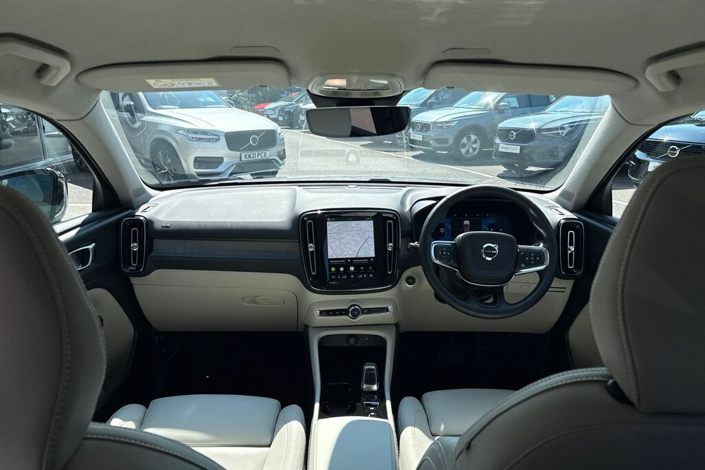 Volvo XC40 Plus Black #3