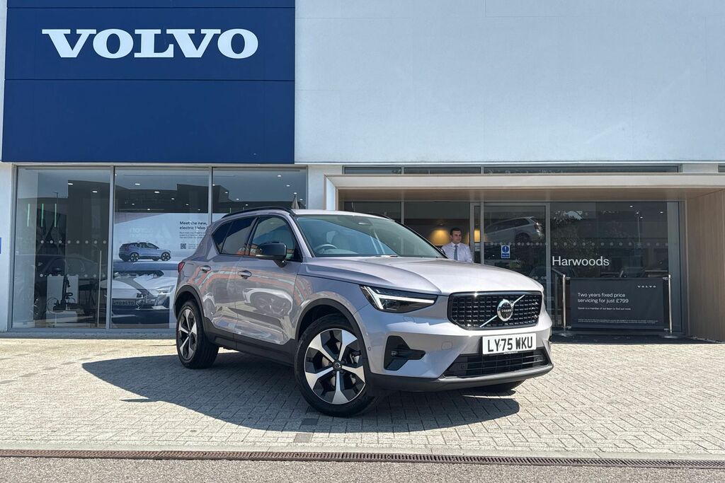 Volvo XC40 Plus Black