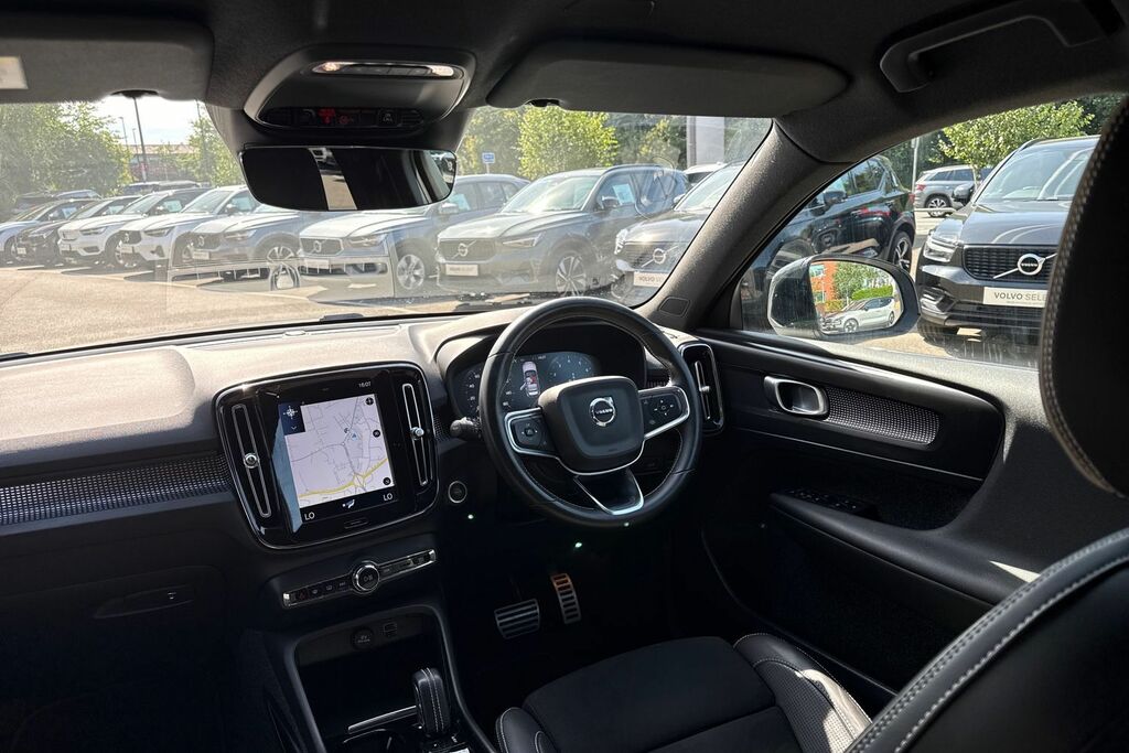 Volvo XC40 1.5 T3 163 R Design Geartronic Estate Black #33