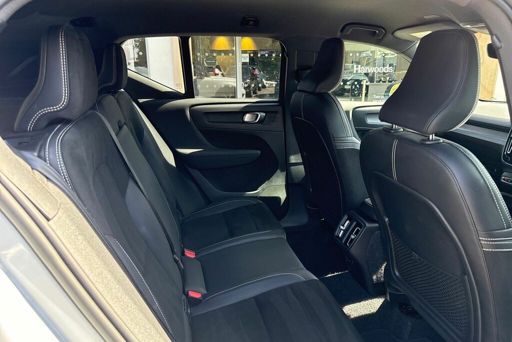 Volvo XC40 1.5 T3 163 R Design Geartronic Estate Black #23
