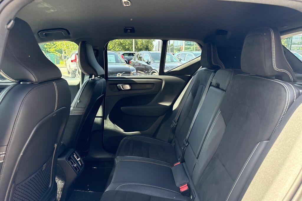 Volvo XC40 1.5 T3 163 R Design Geartronic Estate Black #30
