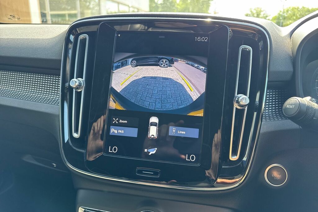 Volvo XC40 R Design Black #4