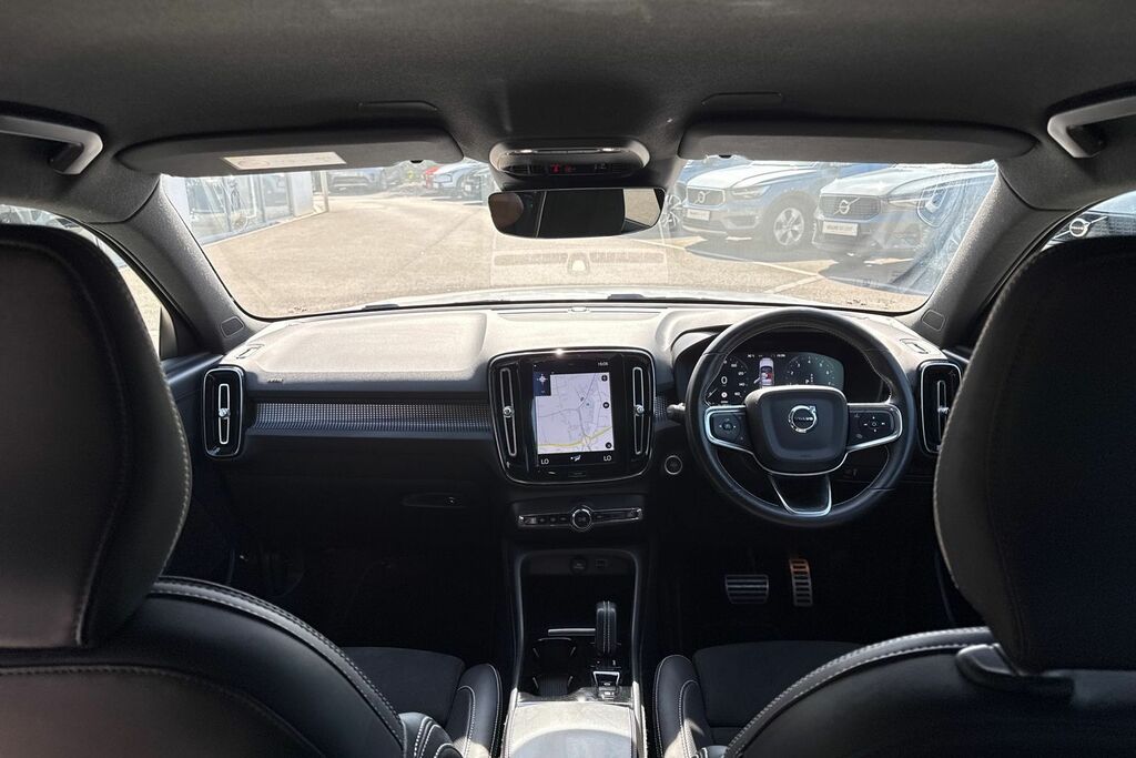 Volvo XC40 R Design Black #3