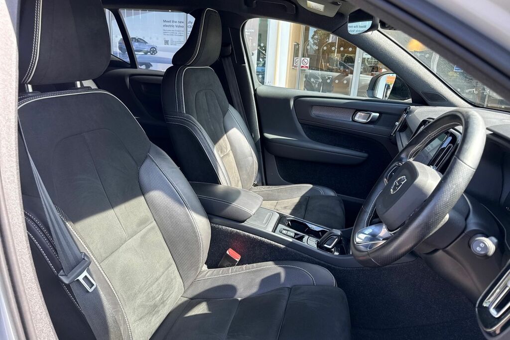 Volvo XC40 1.5 T3 163 R Design Geartronic Estate Black #26