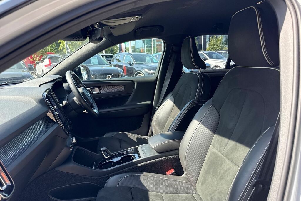 Volvo XC40 1.5 T3 163 R Design Geartronic Estate Black #28