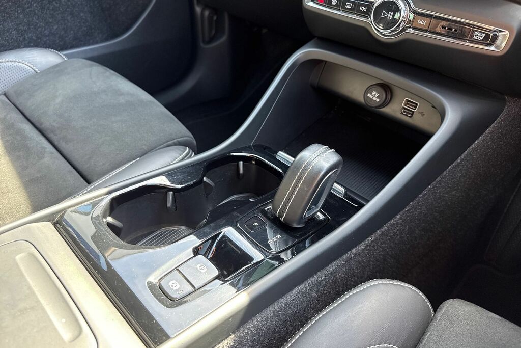 Volvo XC40 1.5 T3 163 R Design Geartronic Estate Black #40