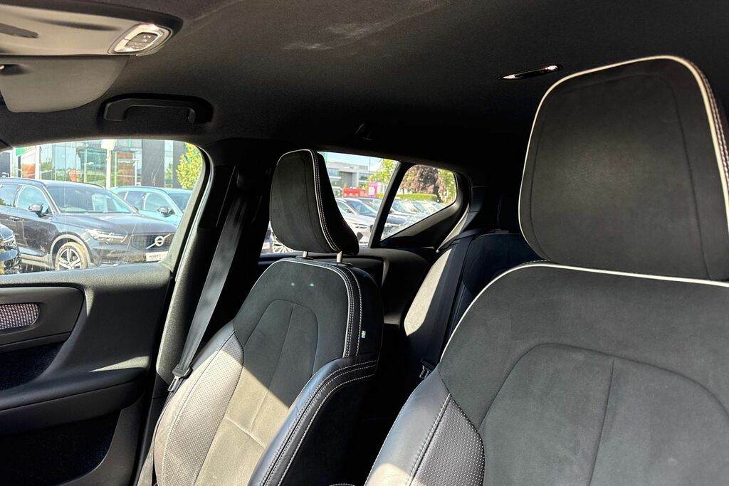 Volvo XC40 1.5 T3 163 R Design Geartronic Estate Black #29