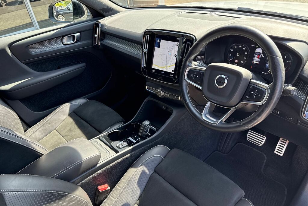 Volvo XC40 R Design Black #6