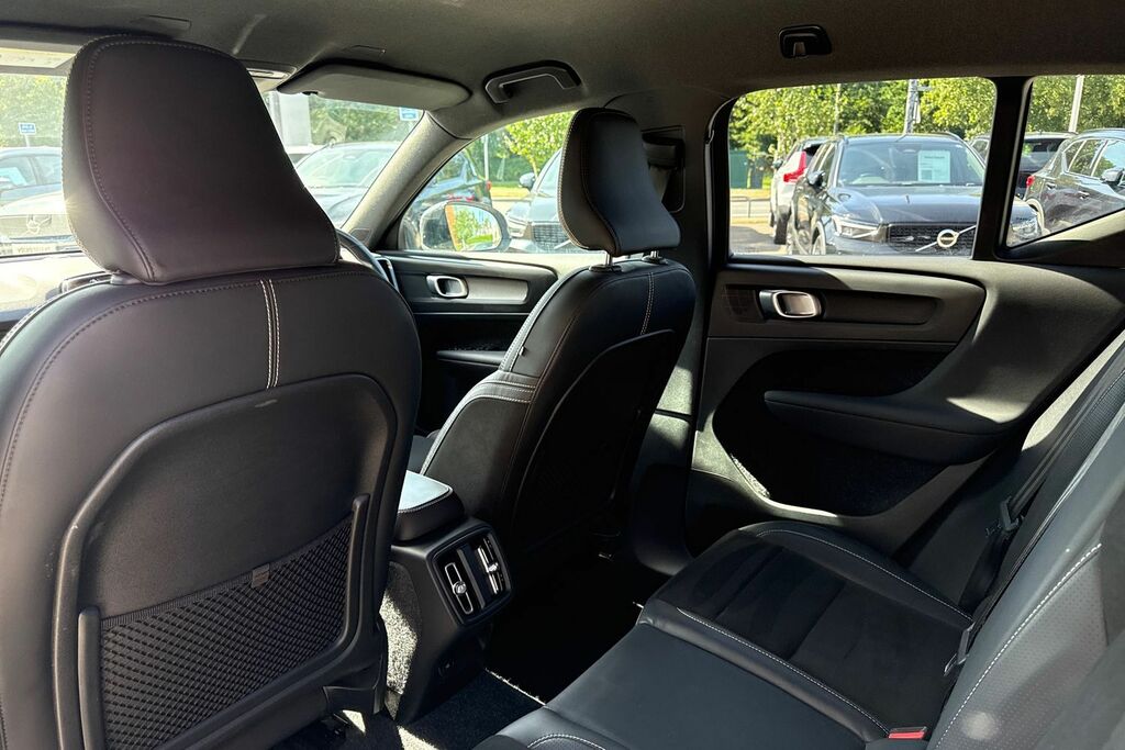 Volvo XC40 1.5 T3 163 R Design Geartronic Estate Black #31