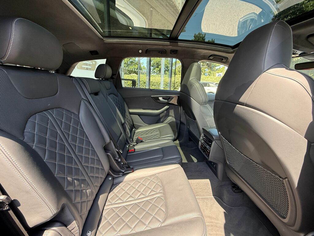 Audi Q7 Estate Grey #42