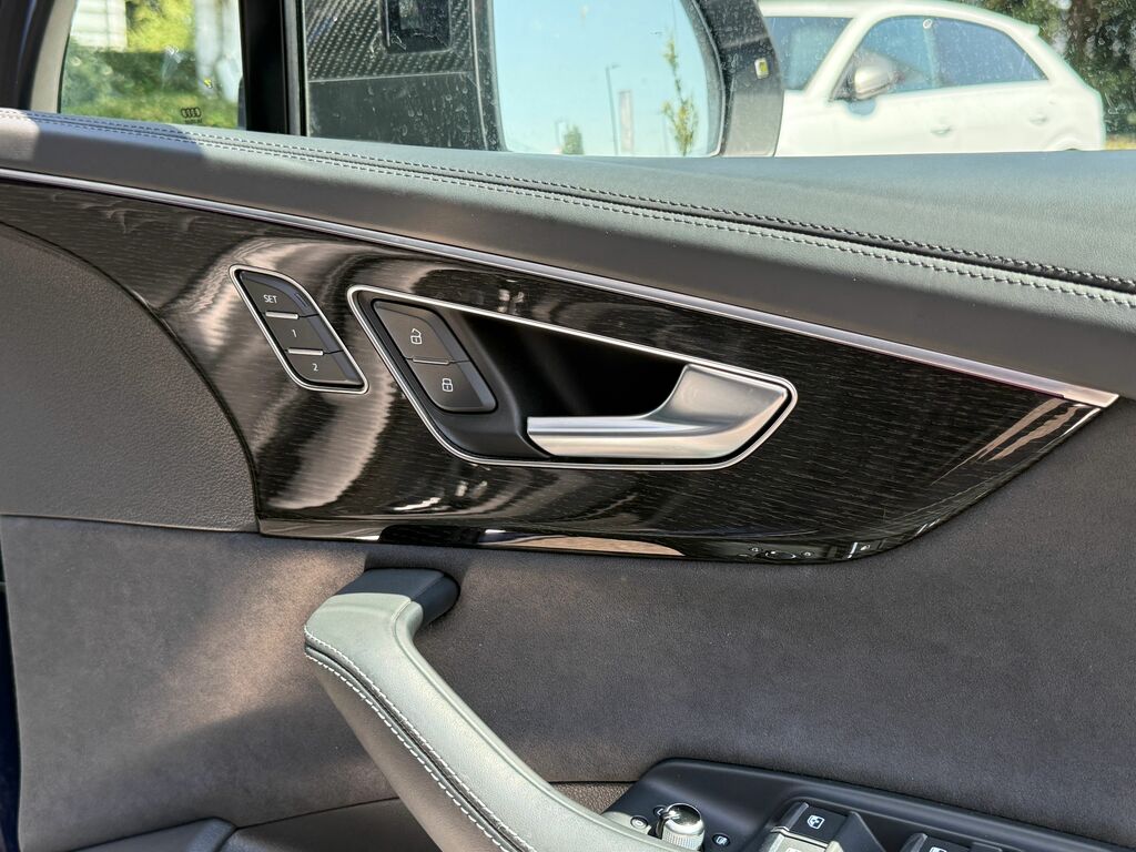 Audi Q7 Estate Grey #32