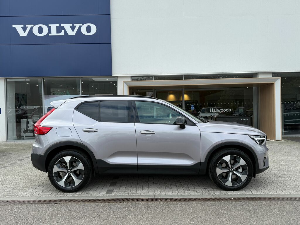 Volvo XC40 Plus Black #2