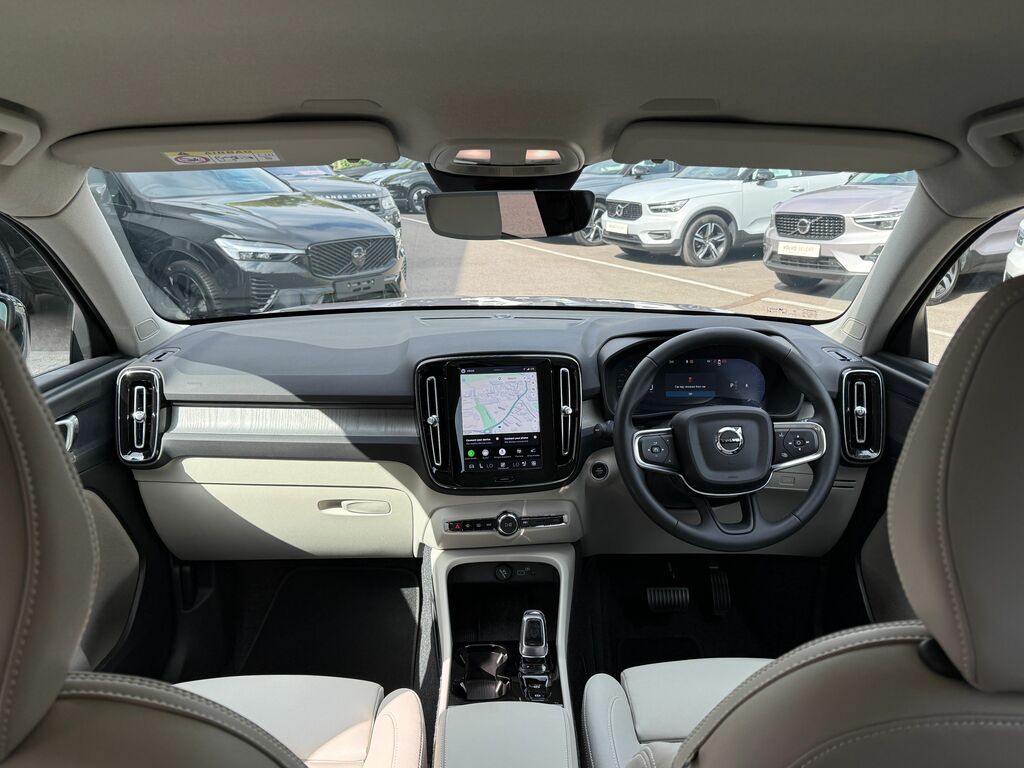 Volvo XC40 Plus Black #3