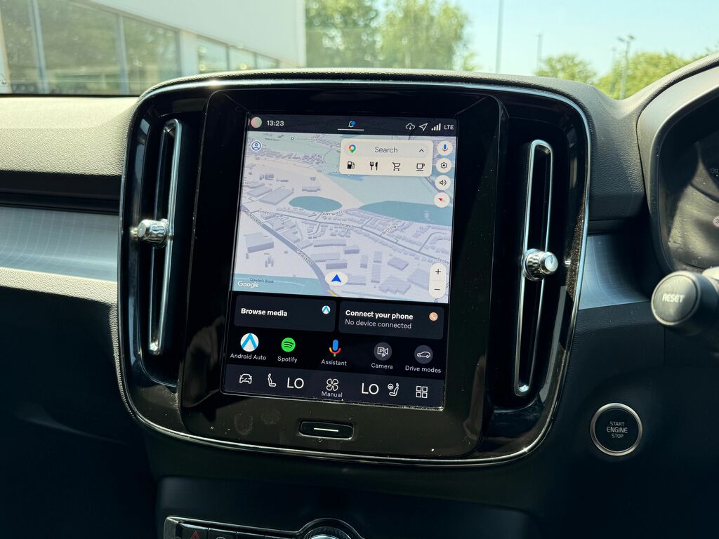 Volvo XC40 Plus Black #4